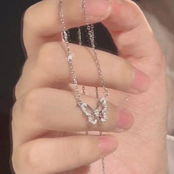Rhinestone Alloy Butterfly Necklace Classic Style Silver plated - Picture 4 of 9